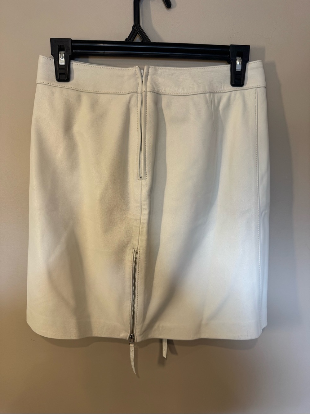 Danier Genuine Leather Ivory Mini Skirt Size 4 Front Zip - Picture 3 of 7